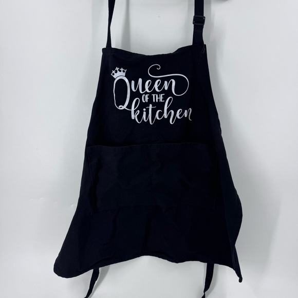 Queen of the Kitchen  - Black / White Designed Apron. - Picture 1 of 6